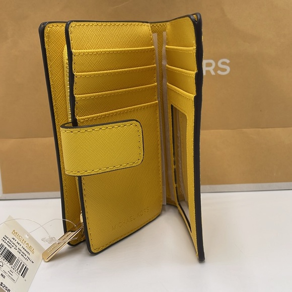 Michael Kors Medium Crossgrain Leather Wallet
COLOR GOLDEN YELLOW
NWT - Picture 7 of 16